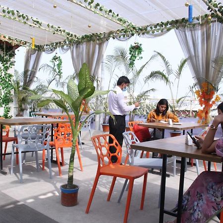 Outer Circle Inn Dhaka Extérieur photo