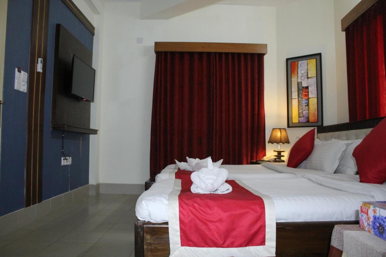 Outer Circle Inn Dhaka Extérieur photo
