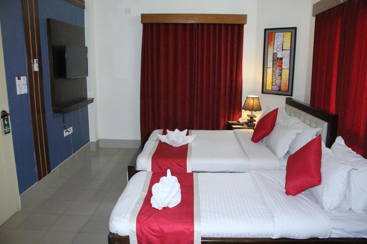 Outer Circle Inn Dhaka Extérieur photo