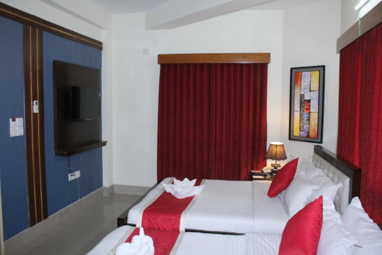 Outer Circle Inn Dhaka Extérieur photo