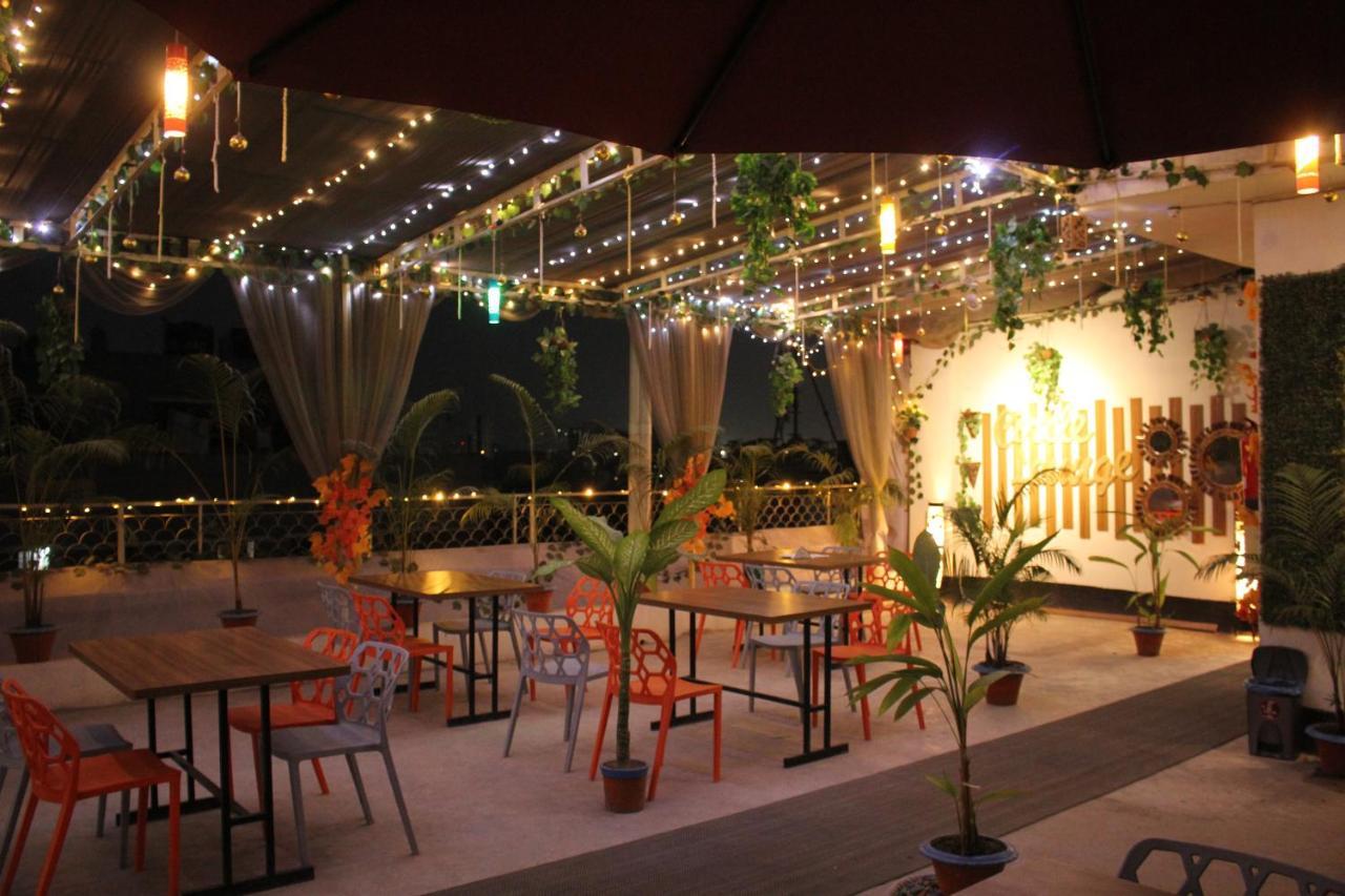 Outer Circle Inn Dhaka Extérieur photo