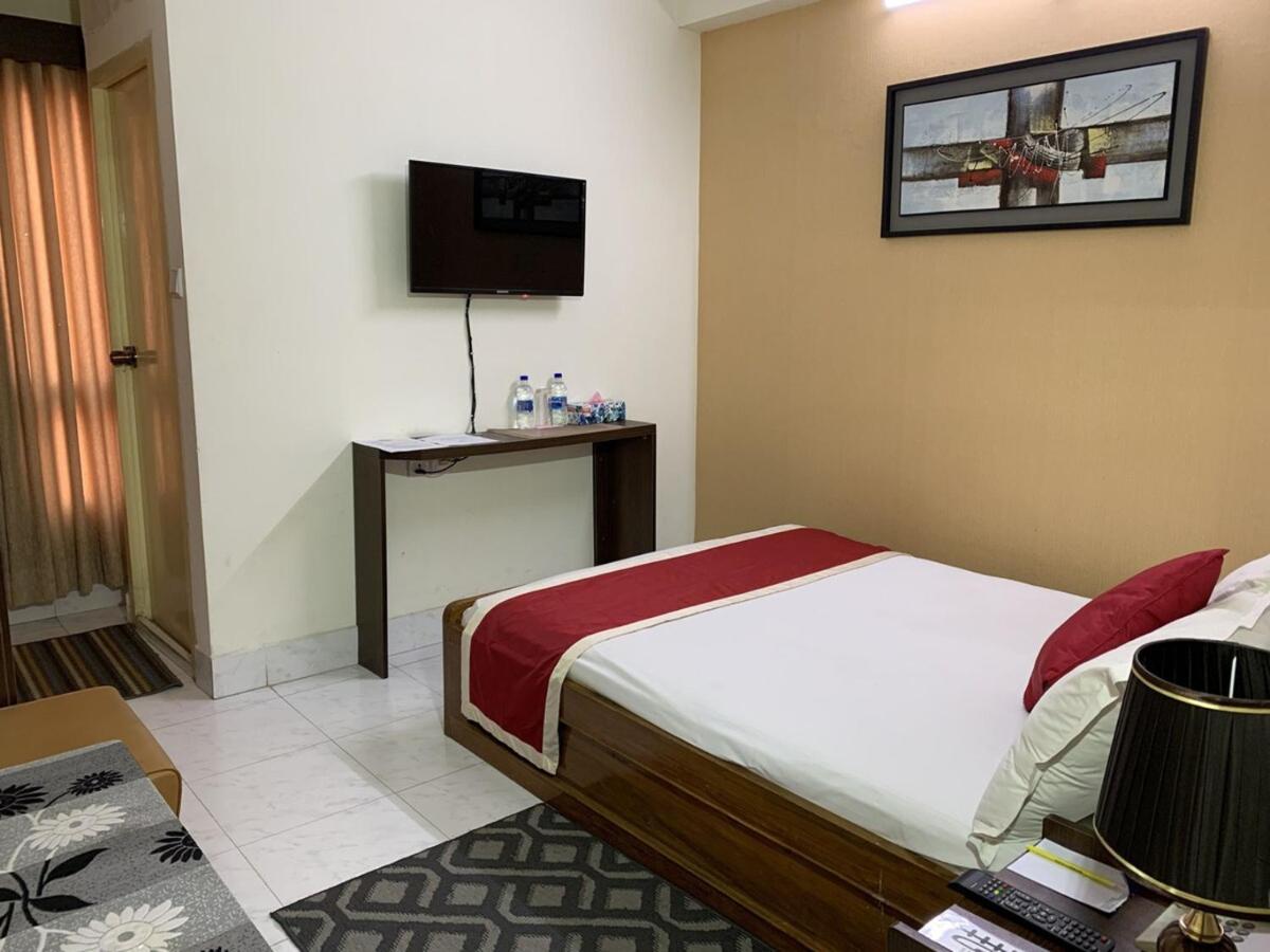 Outer Circle Inn Dhaka Extérieur photo