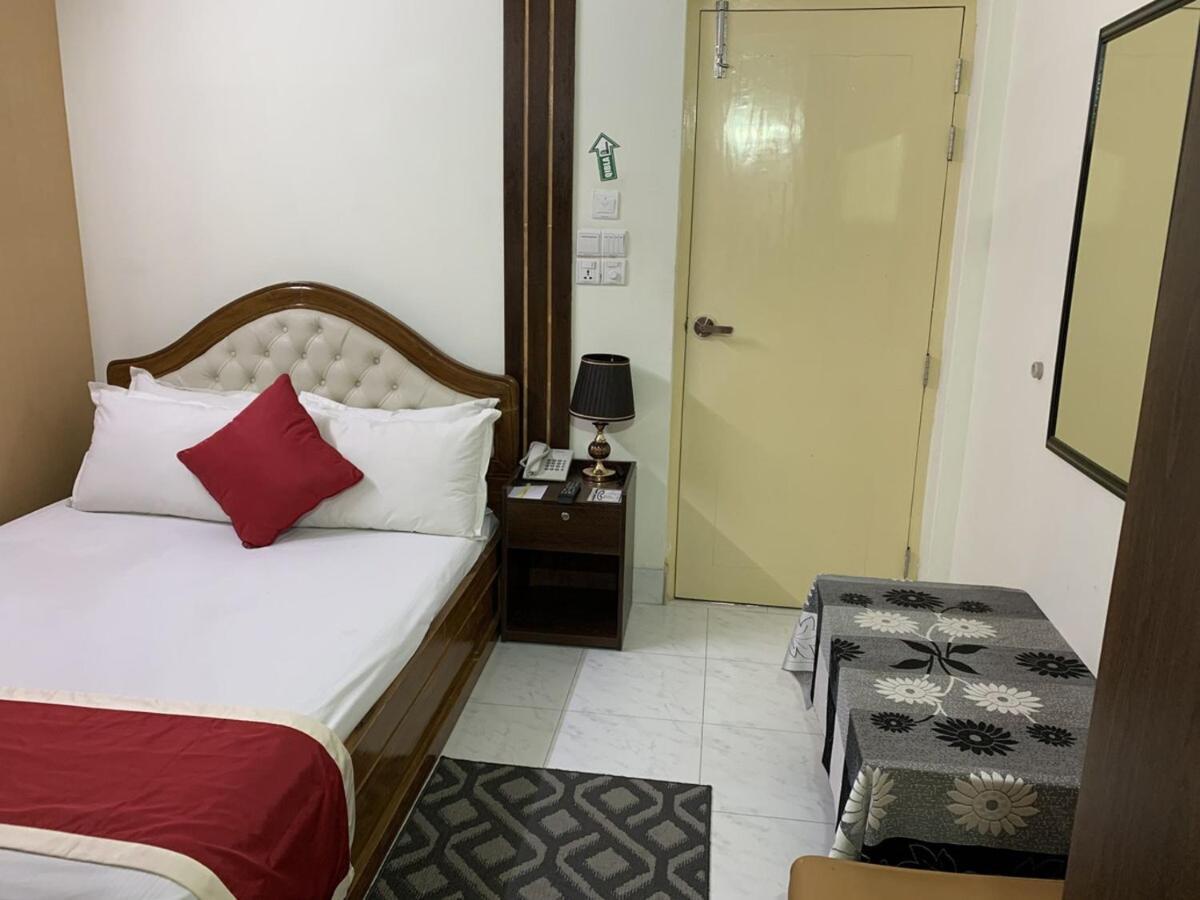 Outer Circle Inn Dhaka Extérieur photo