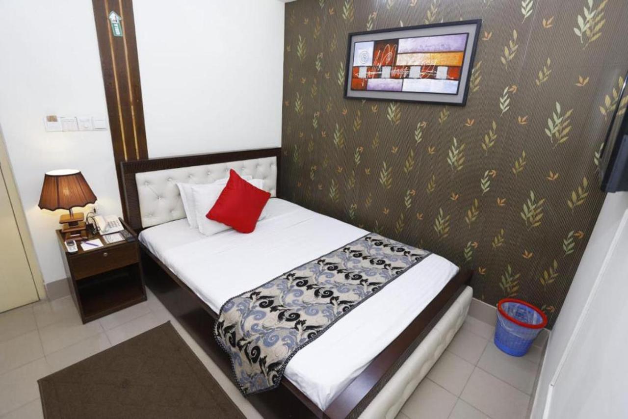 Outer Circle Inn Dhaka Extérieur photo