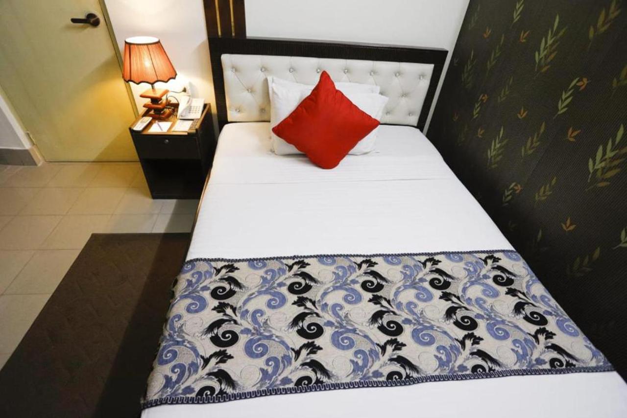 Outer Circle Inn Dhaka Extérieur photo