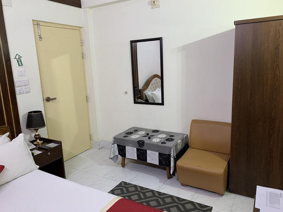 Outer Circle Inn Dhaka Extérieur photo